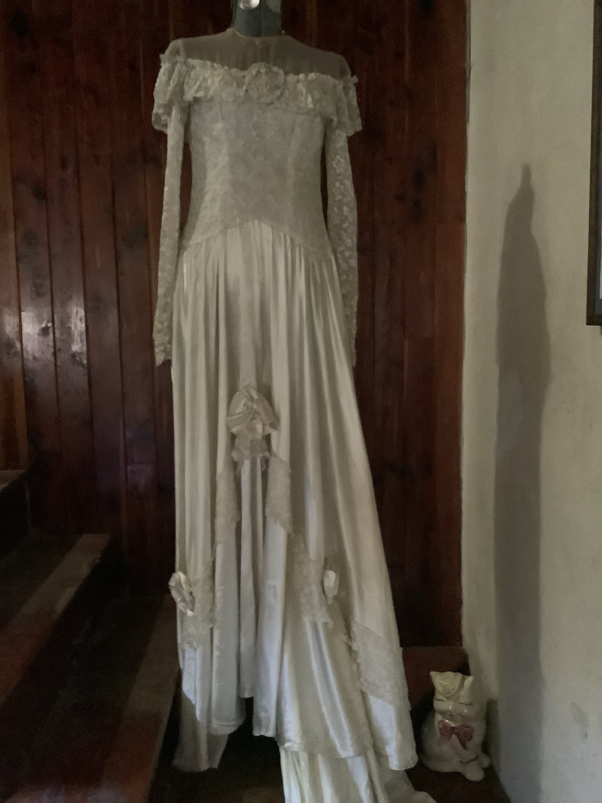 Vintage Early 1930’s Lily Of Valley Satin Roses Lace Jewel Wedding Gown 34-28-52