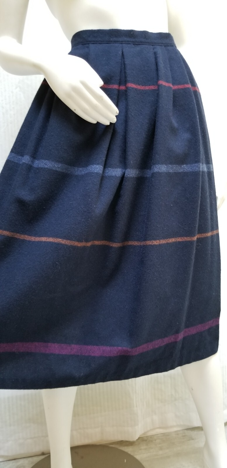 Vintage MOTIVATION Navy Blue Wool Blend Stripe Skirt – Waist 29 in. EUC