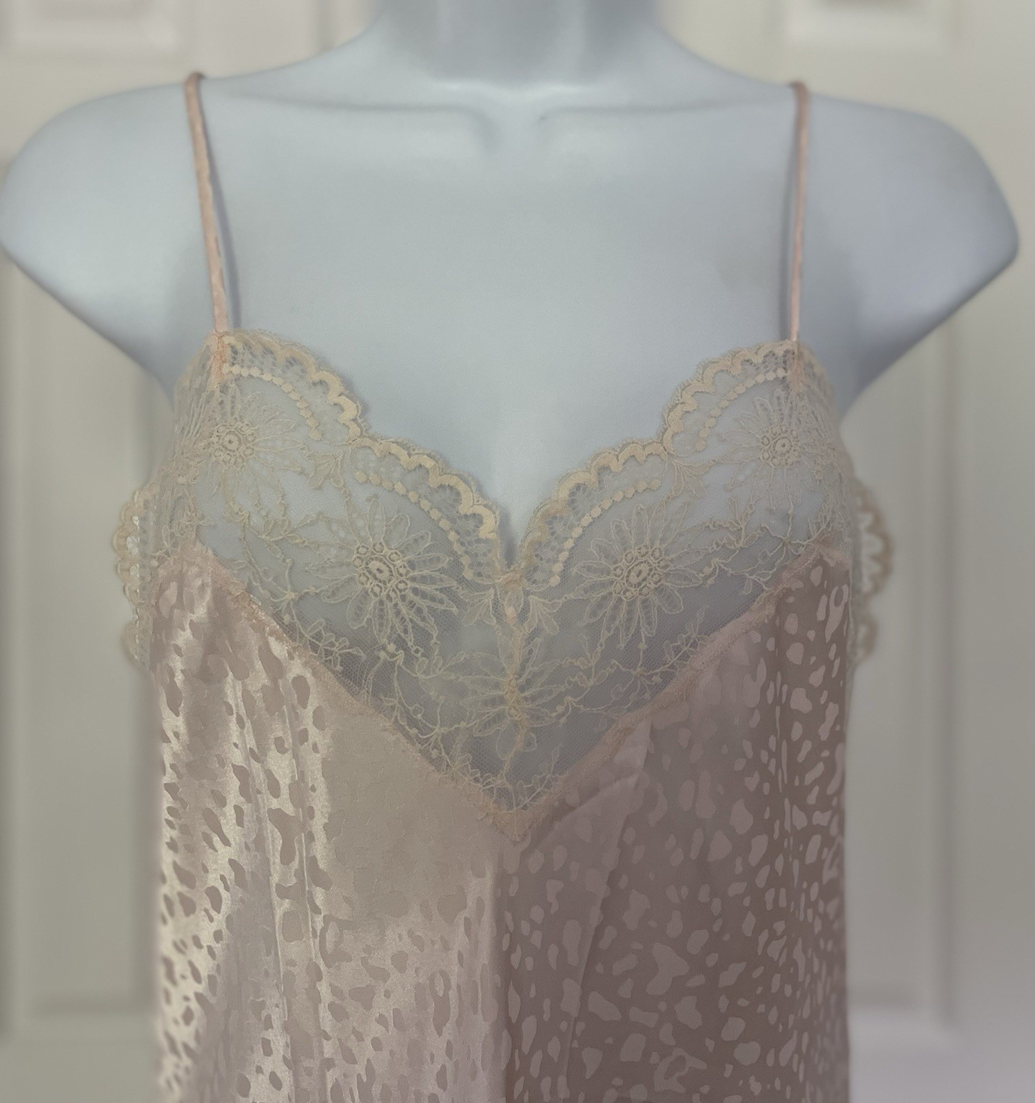 VTG &rsquo;80s Georgette Trabolsi – Medium- Chemise Nightgown -Blush Pink Cream Lace