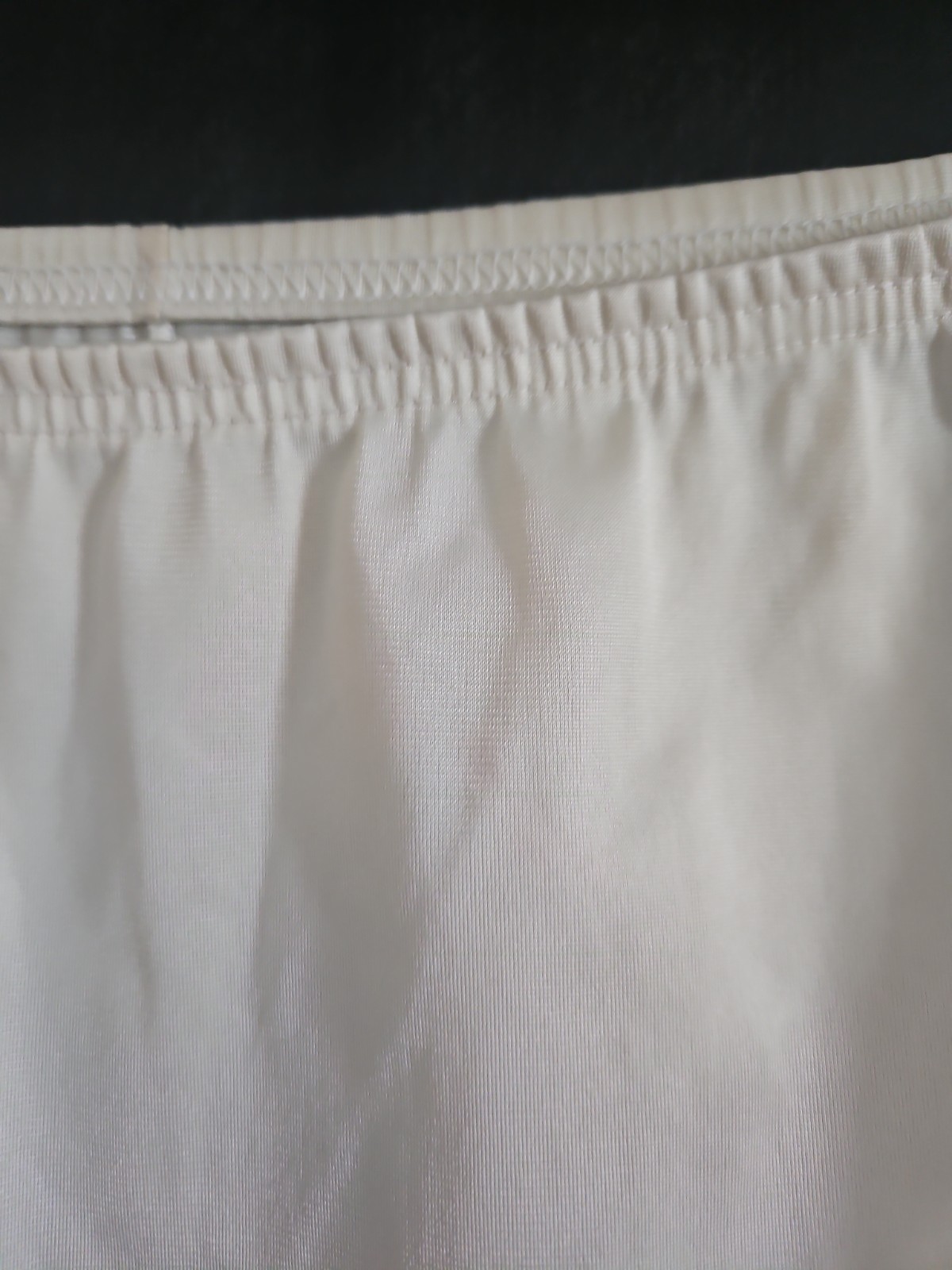 VINTAGE VANITY FAIR BEIGE SIZE SMALL HALF SLIP Ivory 22&Prime; Long Lace On Hem