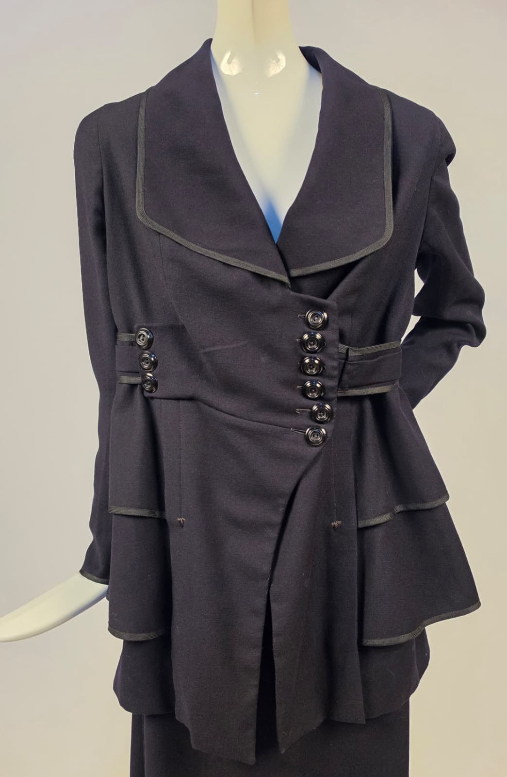 HIGH STYLE EDWARDIAN NAVY WOOL WALKING SUIT W BRAID DETAIL EDGING