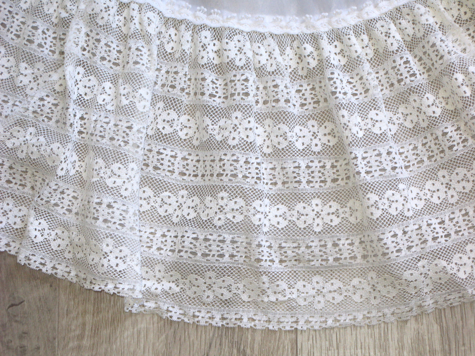 Vintage 1973 Prof.-Made Prairie-Style Lace & Chiffon Wedding Dress w/Train, S