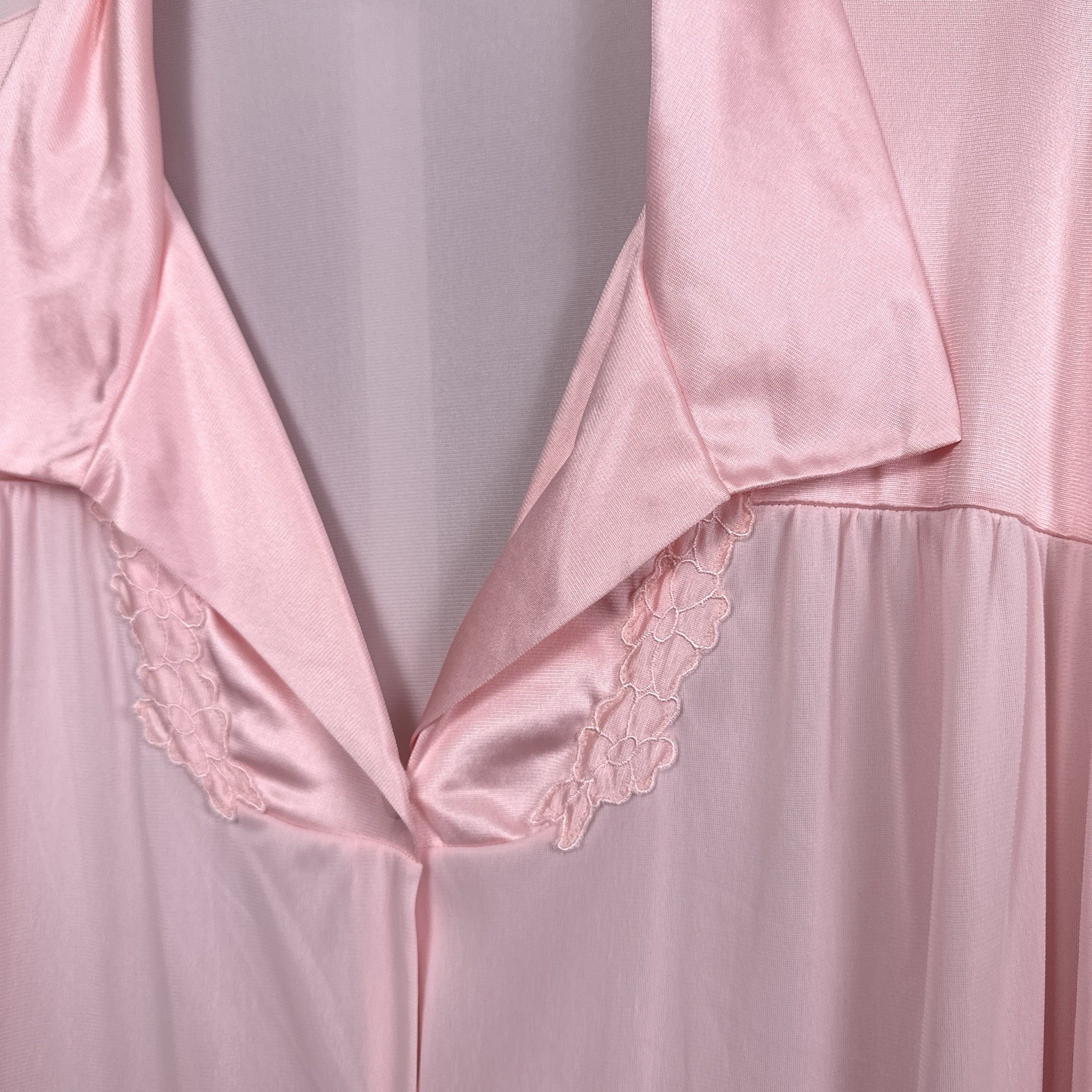 Vintage Vanity Fair Button Up Robe Housecoat Size 3X XXXL 31-807 Baby Pink Nylon