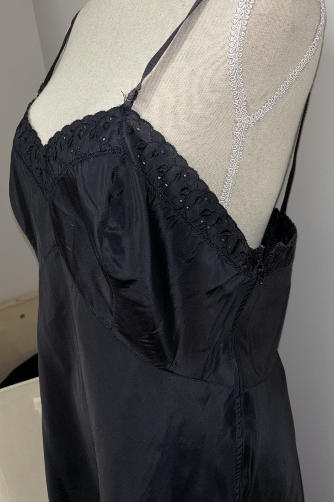 Vtg EXCELLE Barbizon Full Slip Black Taffeta Embroidered Trim w/ Zipper 38S