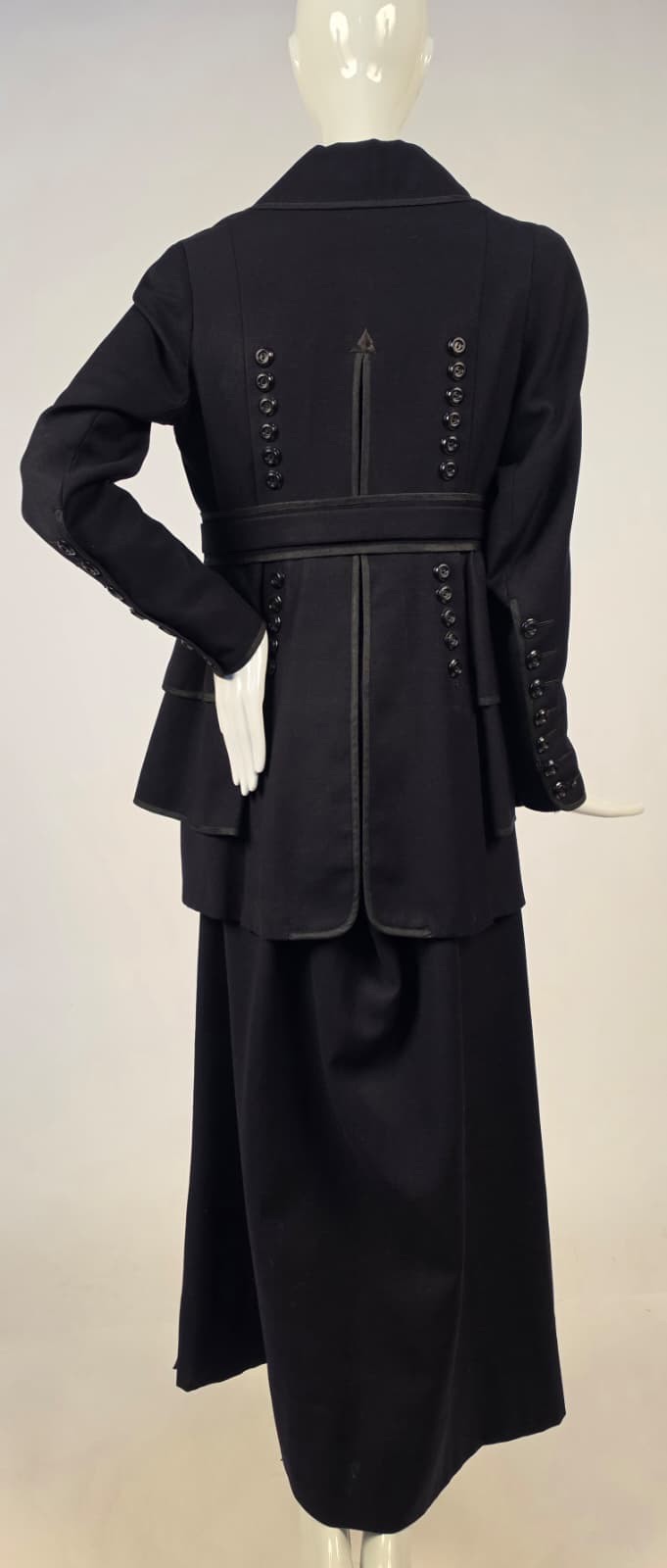 HIGH STYLE EDWARDIAN NAVY WOOL WALKING SUIT W BRAID DETAIL EDGING