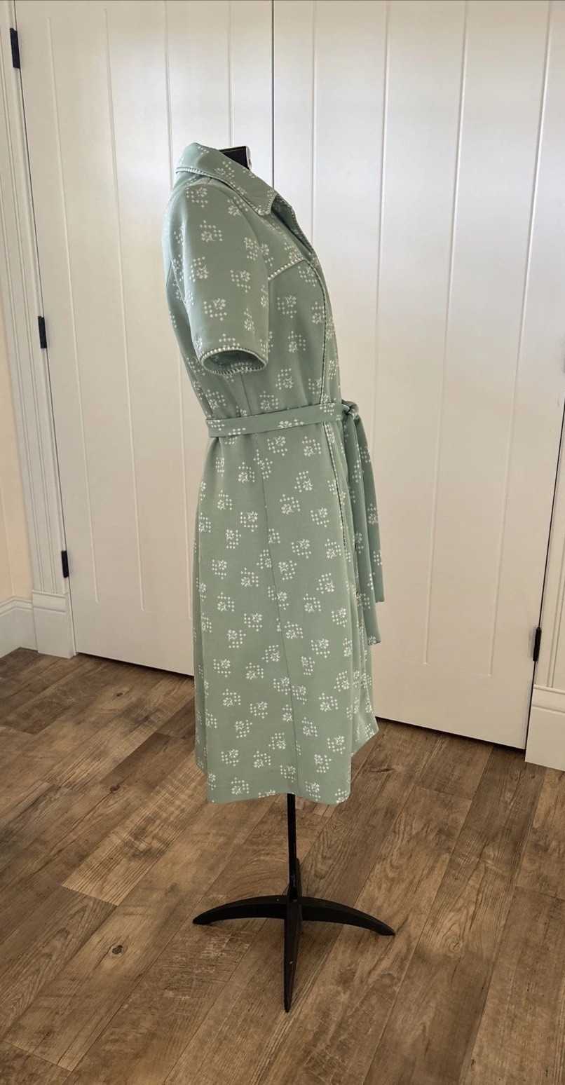 Vintage 1960’s/70’s Granny Core Polyester Double Knit Short Sleeve Dress