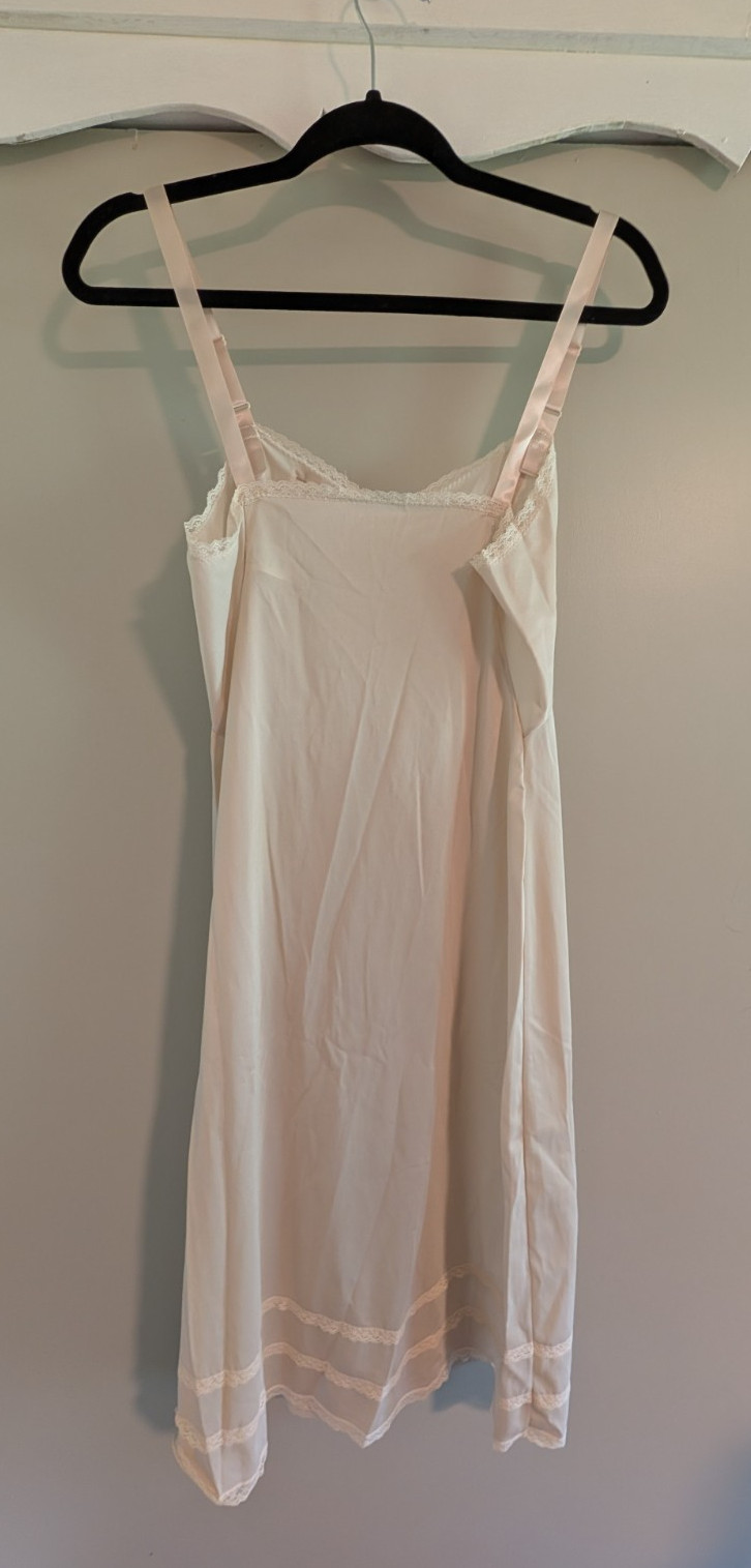 Vintage Pinehurst Beige Size 32 Full Slip Style 7184 100% Nylon MADE IN USA