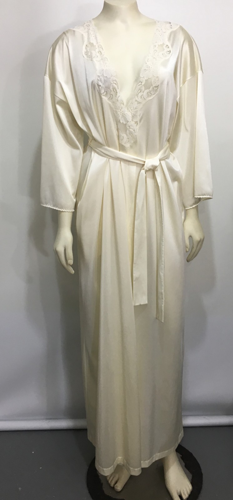 Vassarette S Pale Yellow Long Nylon Silky Peignoir Robe Made in USA Vintage
