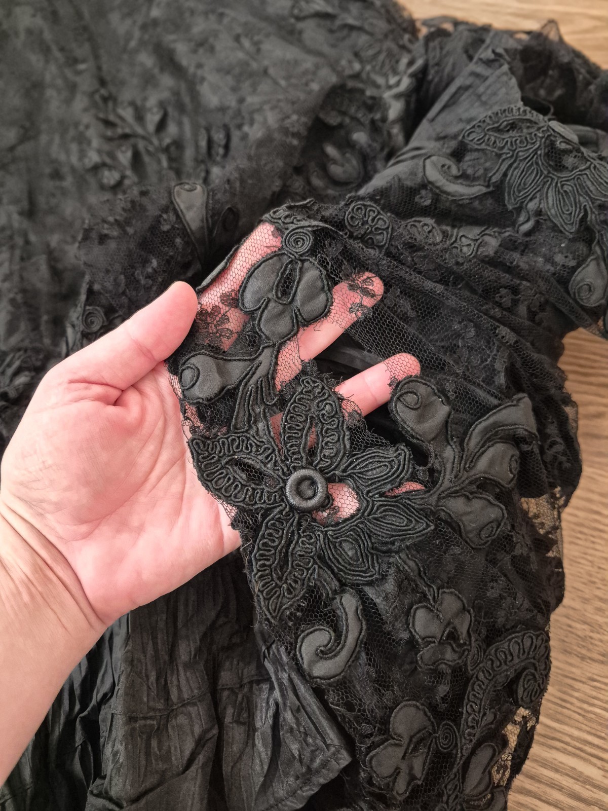 1890s Victorian Dress, Black Silk Lace Mourning Gown « Museum Deaccession » Sz M/L