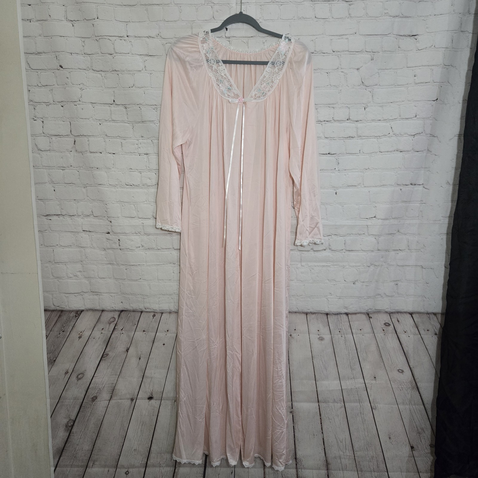 Vtg Shadowline Baby Pink Nylon Lace Trim Peignoir Robe Tradwife Romantic Whimsi
