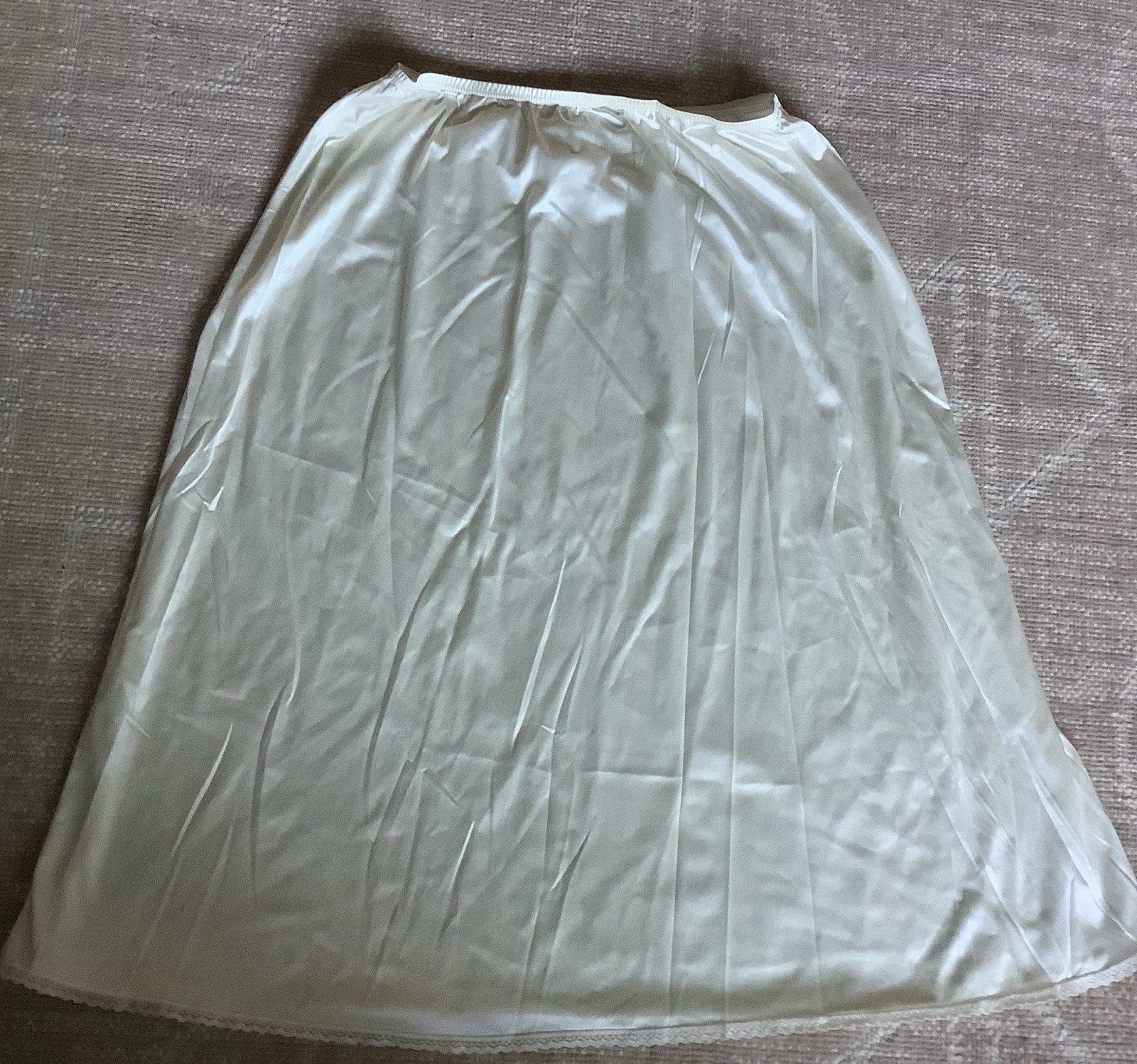 Vanity Fair Half Slip L Ivory Silky Lace Trim Modesty Lingerie 28 Inches Long
