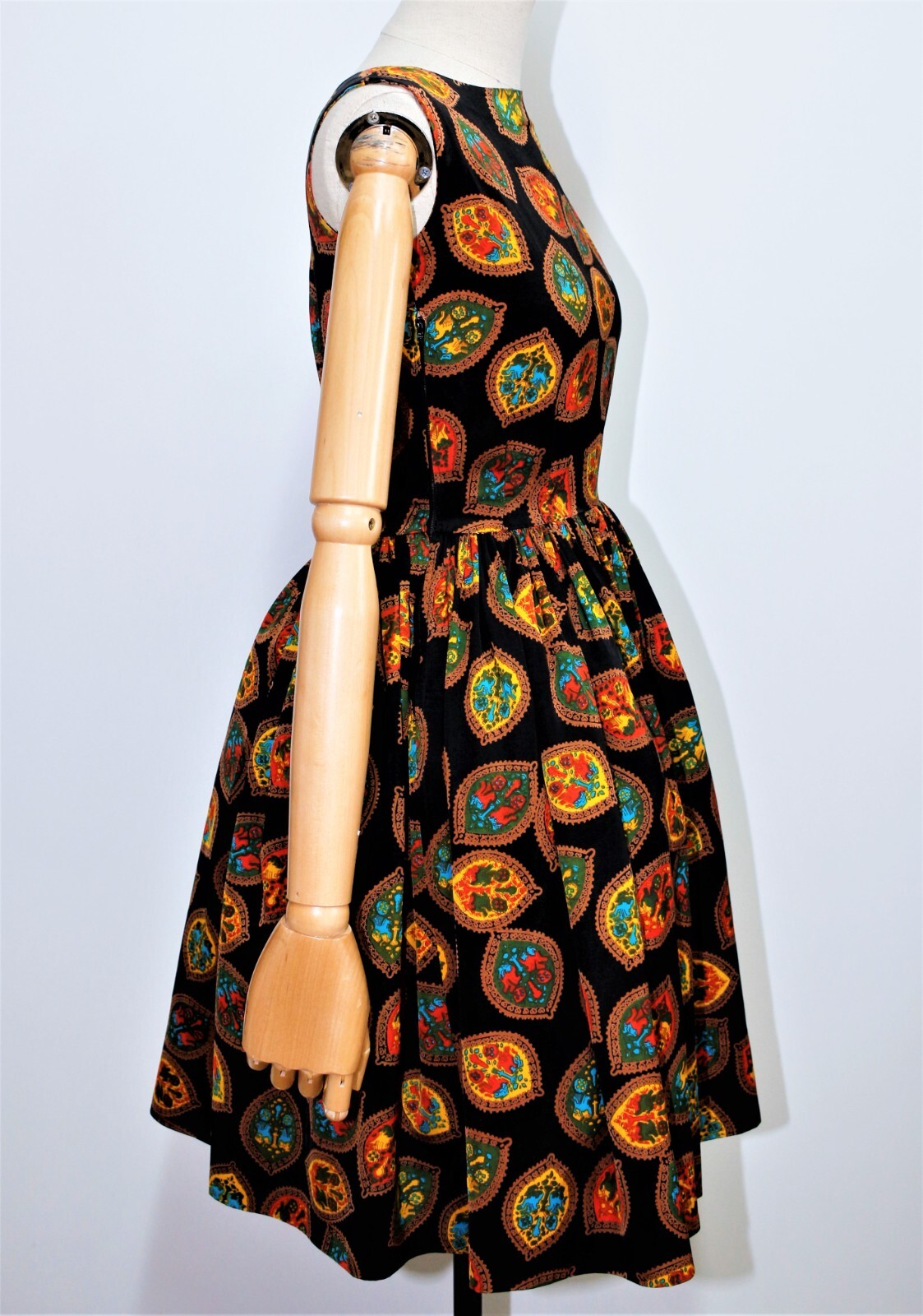 French Vintage 50s sleeveless multicolor print rayon dress siz 4 made in France