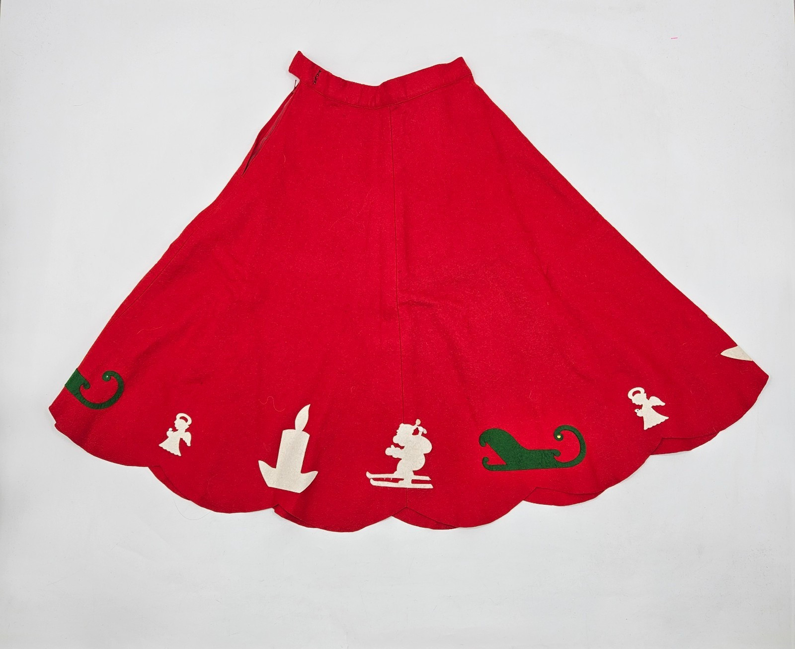 Vintage Handmade 1950&rsquo;s Felt Circle Skirt Christmas Holiday Red 23&Prime; x 26&Prime;