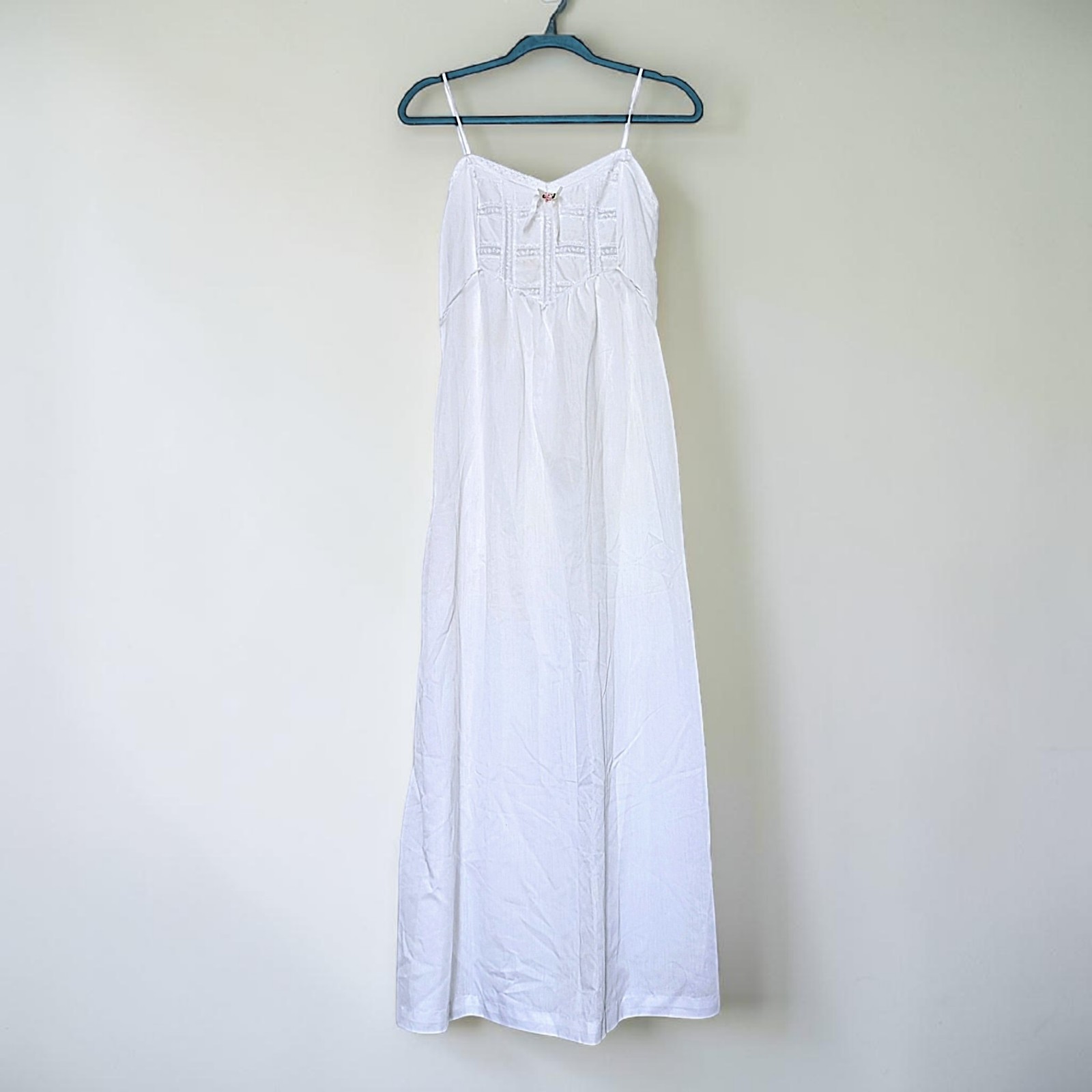 VTG 70s Union Made crisp white floral lace fairy cottage prairie slip nap dress