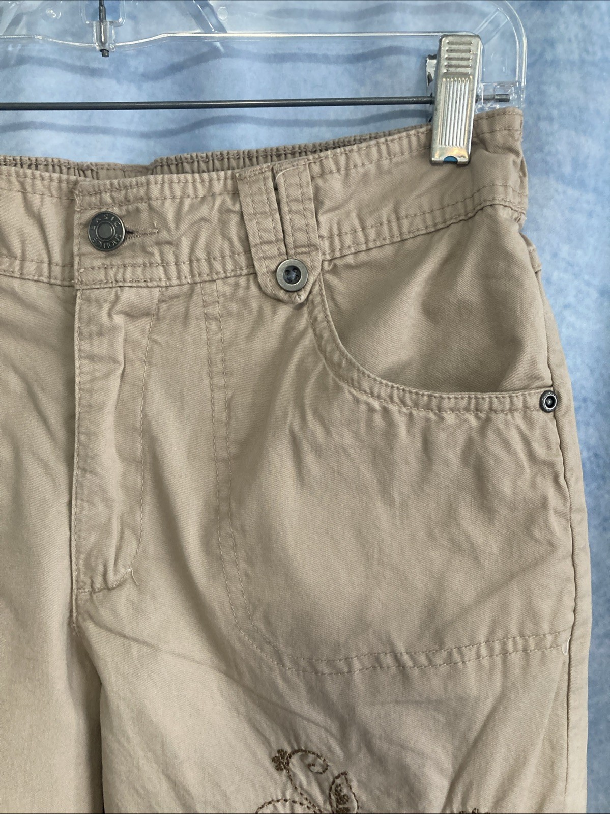 Vintage 90s Y2K Basic Editions Embroidered Khaki Capris Womens Small 100% Cotton