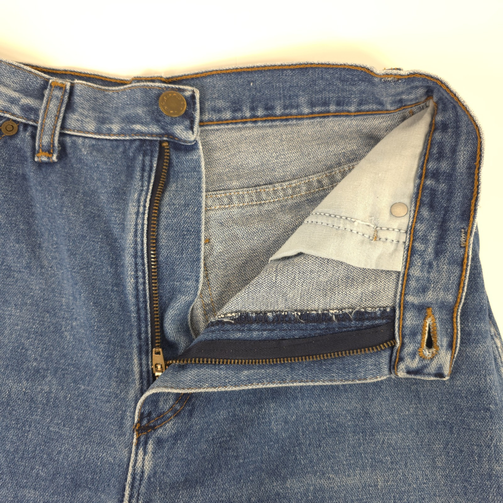 VINTAGE WRANGLER WOMEN&rsquo;S JEANS SIZE 10 AVERAGE MEASUREMENTS 27×32 *100% COTTON*