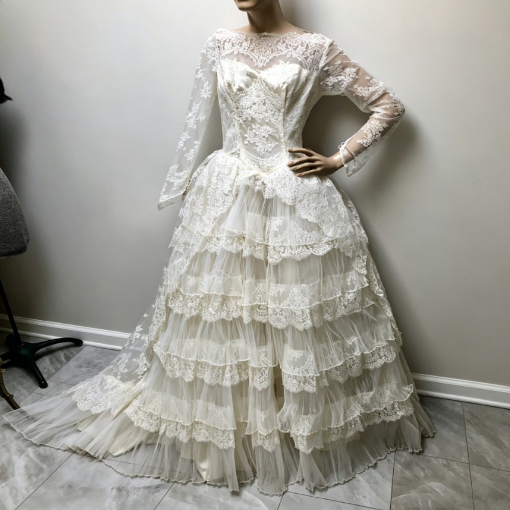 Vintage 1950s Princess Bride Wedding Gowns Ivory Illusion Chantilly Lace Dresses