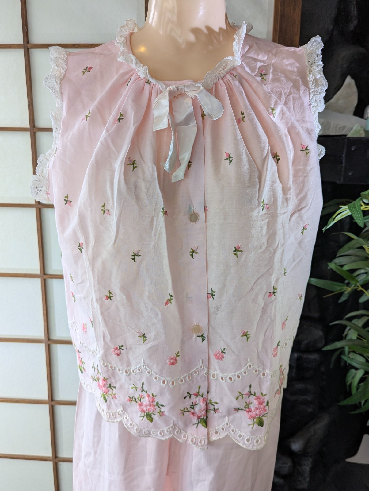 Vintage Leonora Pink 2pc Pajamas PJs 1960s Sz Small Babydoll Embroidered Roses