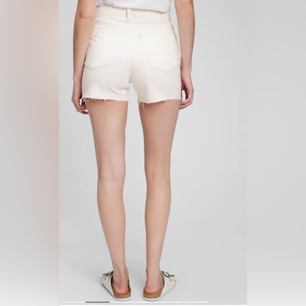 GAP 4&Prime; High Rise White Distressed Denim Shorts with Washwell Size 16/33 NWT