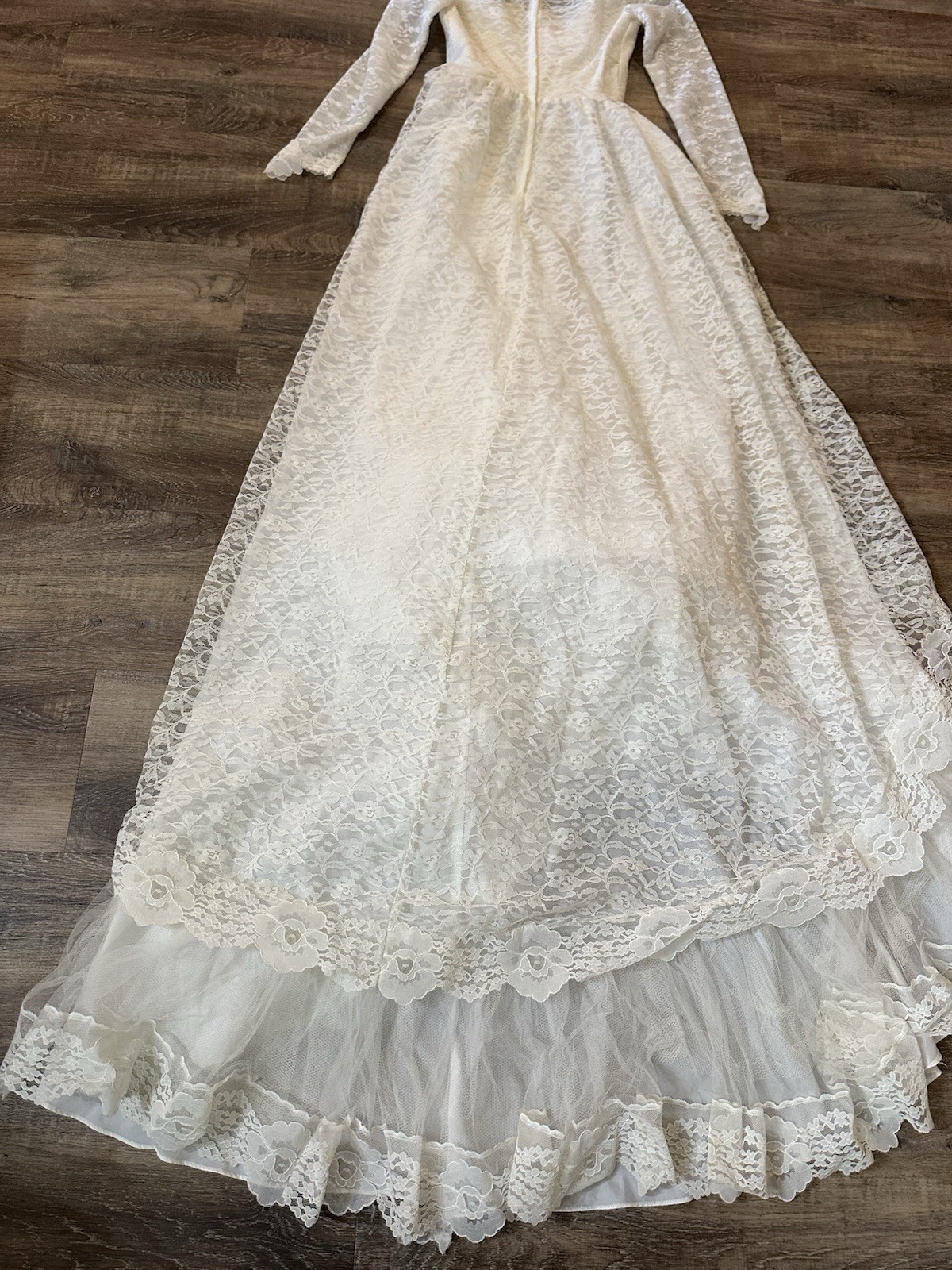 Vintage Wedding Dress Gown S White Chantilly Lace Long Sleeve Fitted Train Veil