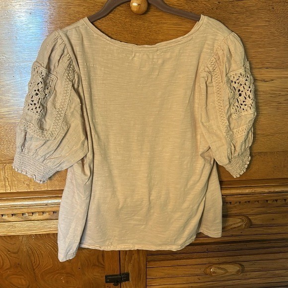 Design History Boho Romantic Beige Slub Cotton Crochet Lace Puff Sleeve Top