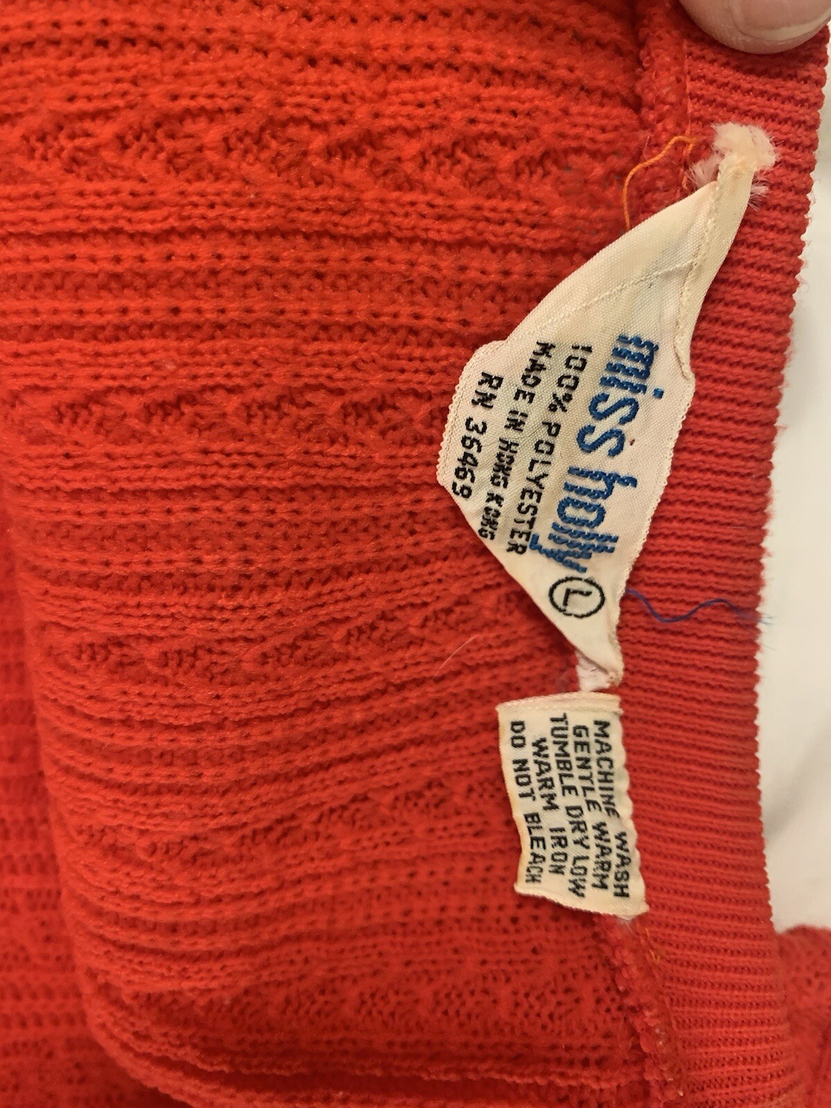 VTG miss holly red orange pull over head short sleeve sweater 100% Polyester L