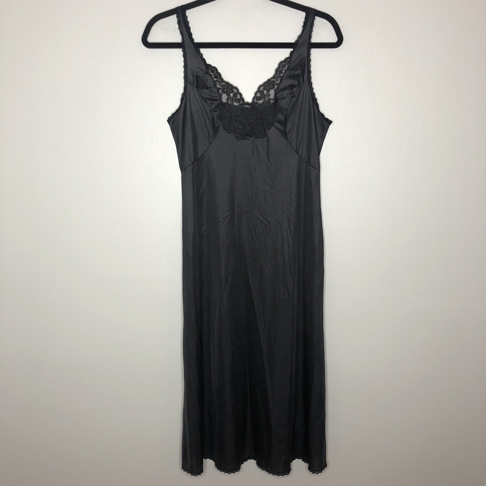 Vintage Dixie Belle Women&rsquo;s 34 Black Lace Trim Fashion Long Full Slip