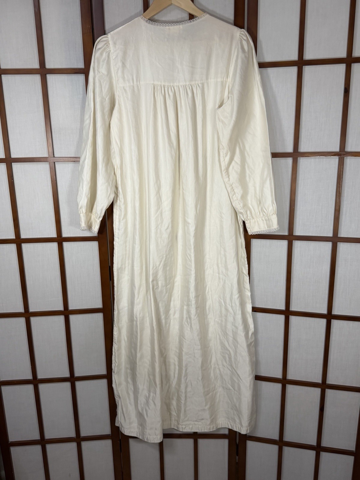 Barbizon Vintage Nightgown Ivory Satin Lace Long Sleeve Bow Embroidered Medium