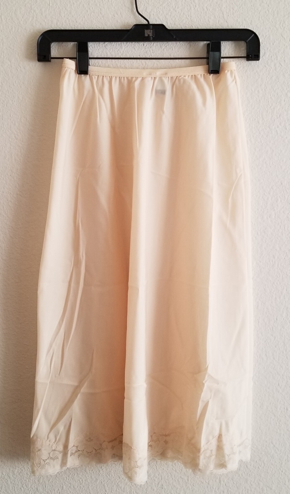 Lady Lynne Skirt Half Slip Medium 25&Prime; Nylon Rayon Blend Scalloped Lace Trim VTG