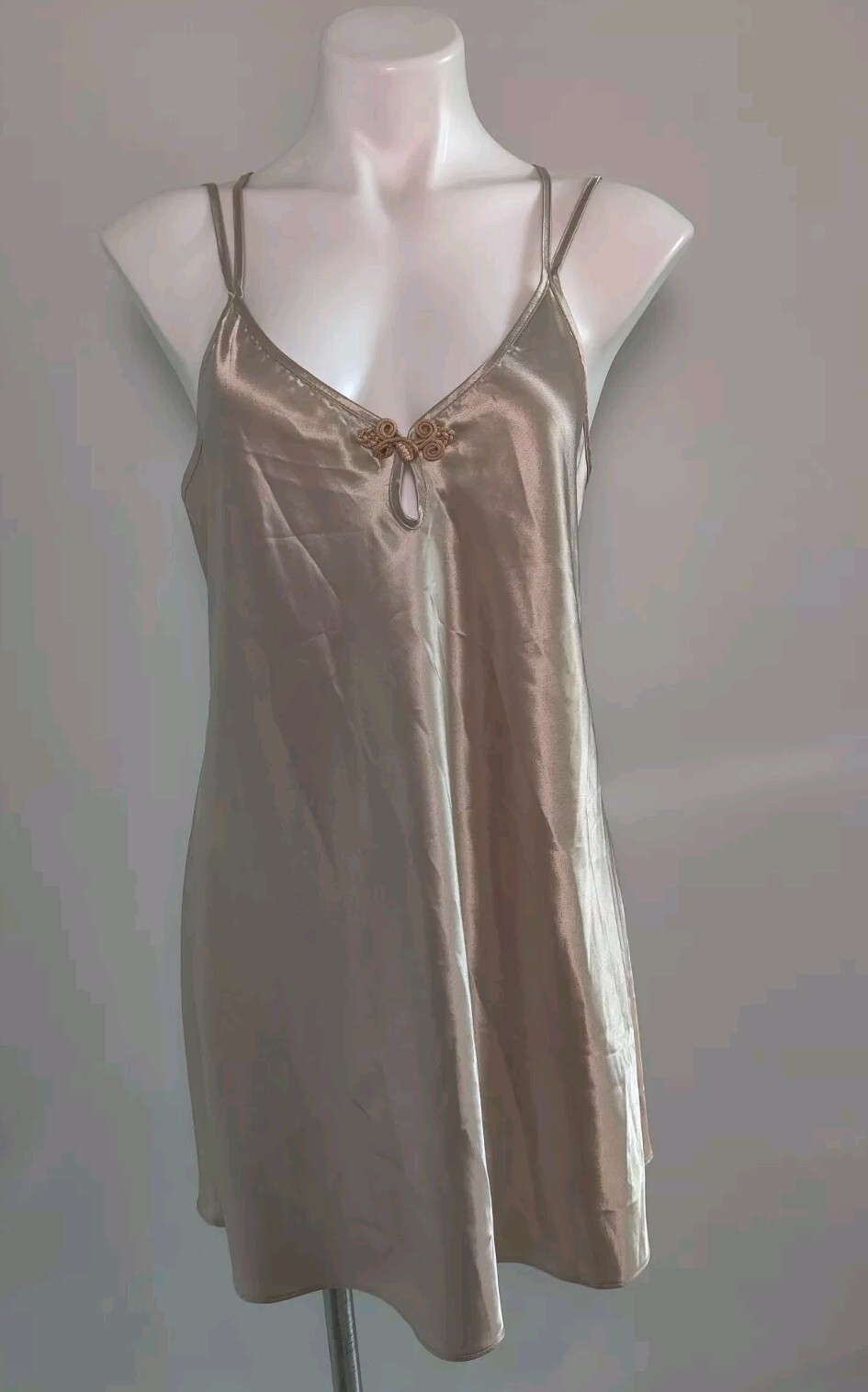 Vintage CALIFORNIA DYNASTY Nightie Size Large Icy Champagne Liquid Satin *Read