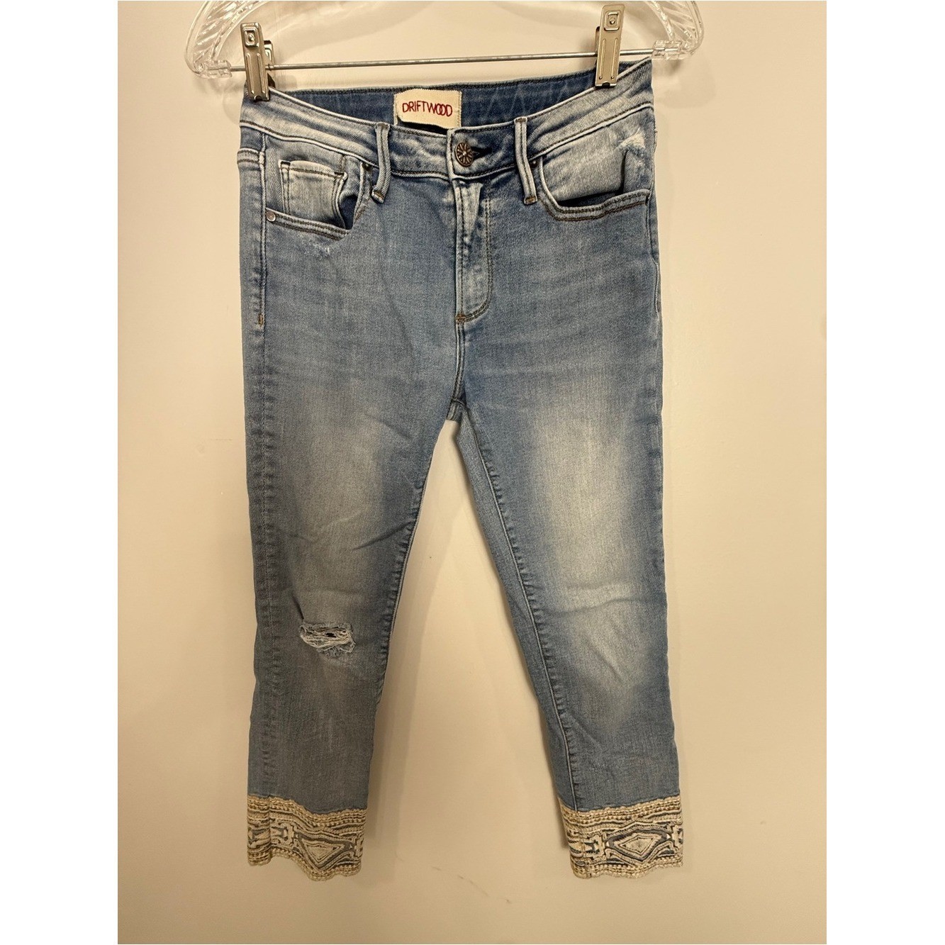 VINTAGE DRIFTWOOD Light Blue Cropped Jeans with Lace-Trim Ankles