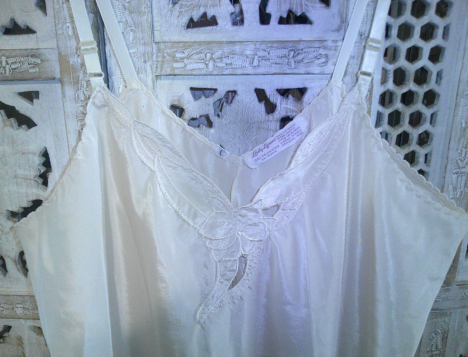 BEAUTIFUL VINTAGE 1950&rsquo;s « LADY LYNNE » IVORY CREPE FULL SLIP sz 40