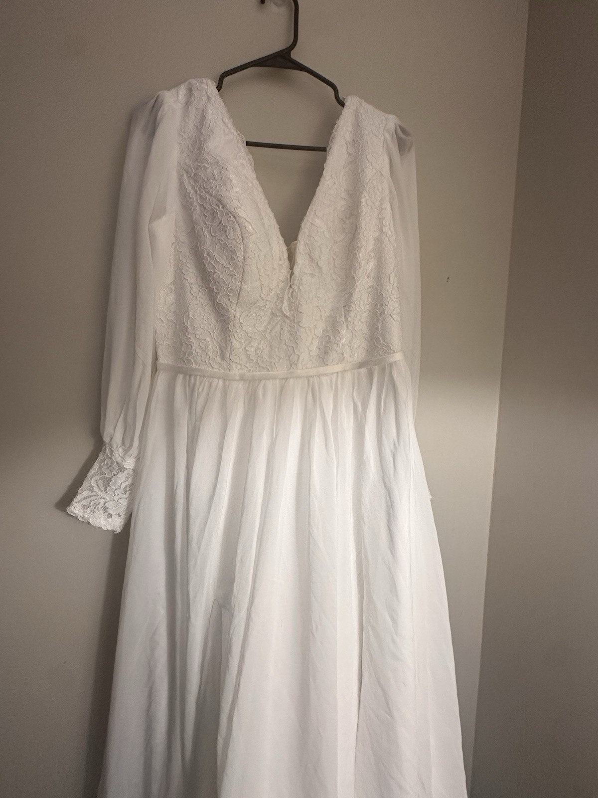 Vintage White Long Sleeve Wedding Dress with Lace Bodice, Regular Size, White