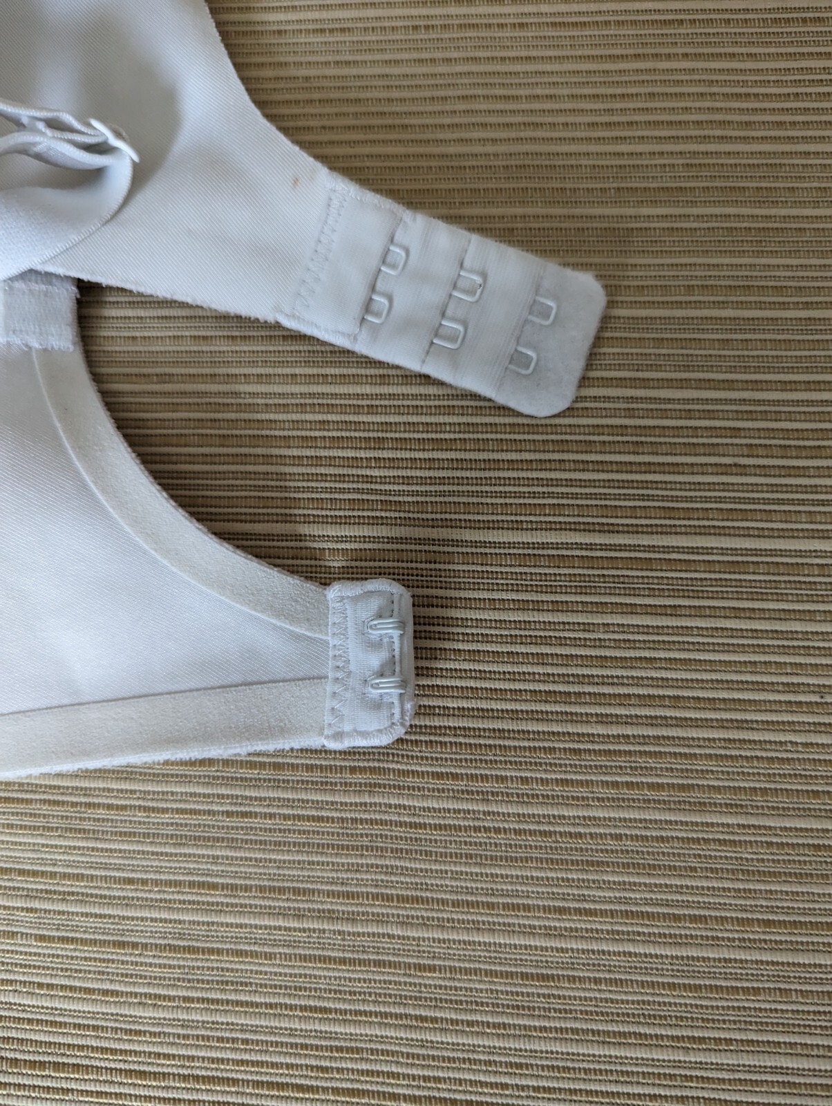 Lovely Warner&rsquo;s 3561W Extra Coverage Sides Full Cup Underwire White Bra 38 B