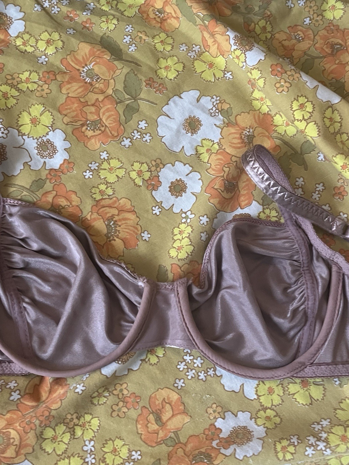 Vintage Olga Second Skin Tailored Body satin Stretch Bra Taupe 36B Style 33015