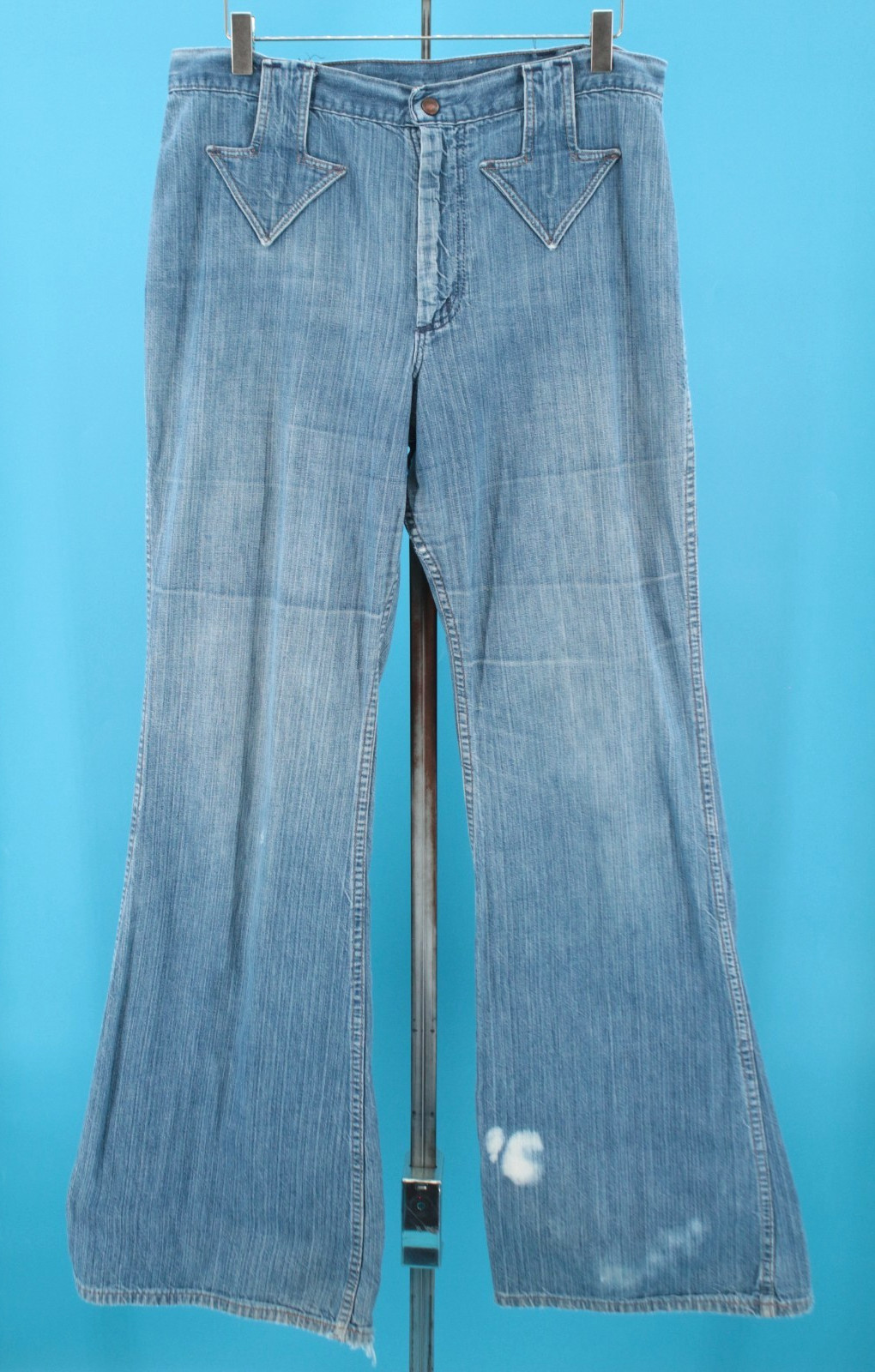 VTG Womens 70s Wrangler Denim Bell Bottom Jeans W/ Arrow Belt Loops Sz 33&Prime; 1970s