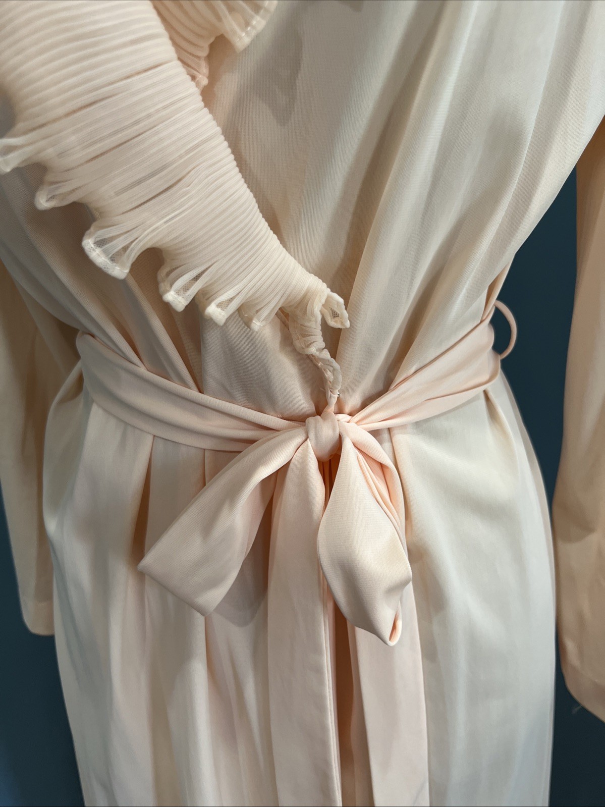 Vintage GOSSARD peach FULL LENGTH ROBE chiffon collar romantic coquette M MEDIUM