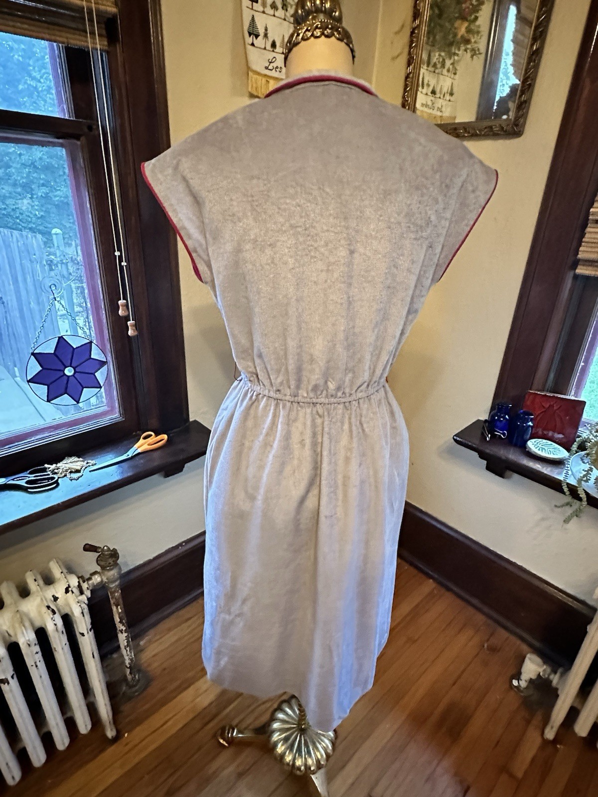 Vintage 70’s Gray/Red 40’s Inspired Dress Unbranded Tagged Sz.10 Soft Microfiber