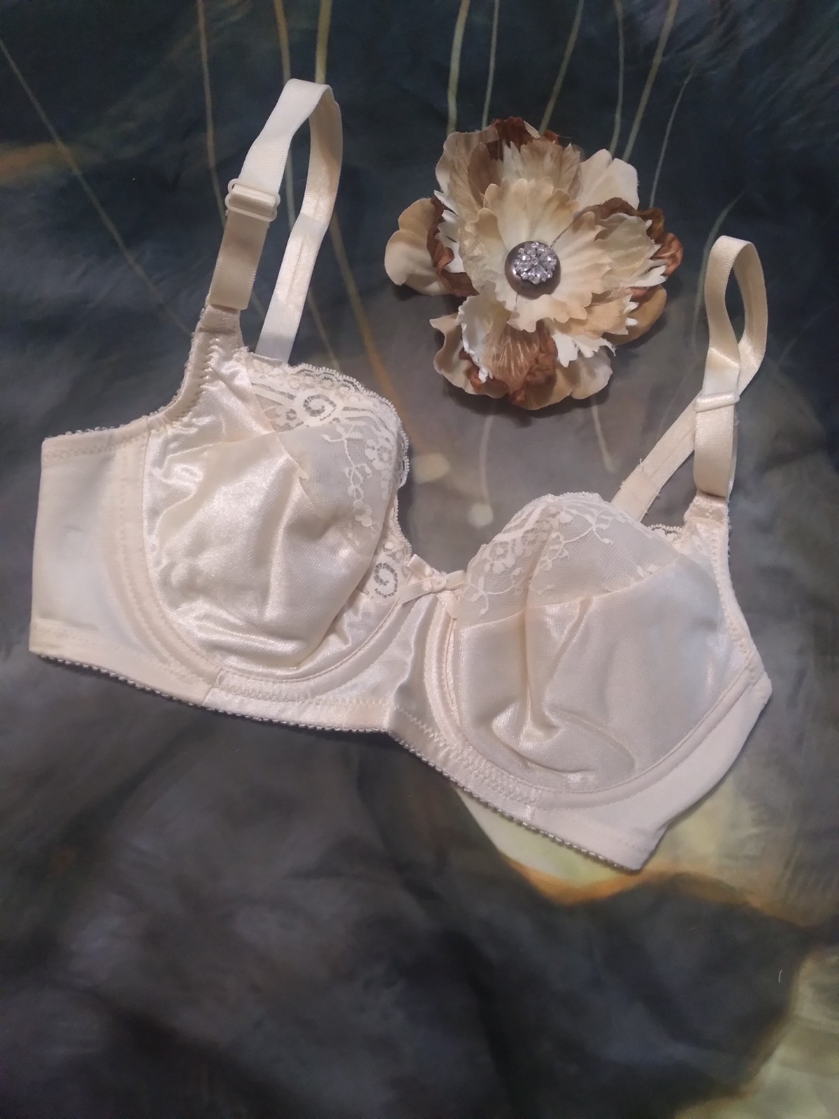 Vintage Bra 32C By Bodysmarts Beige Nylon Lace Bow Vintage Bra