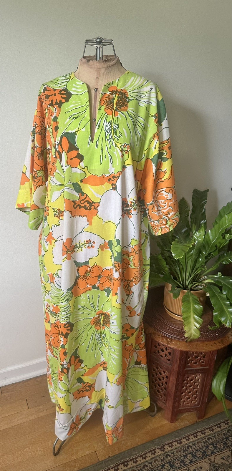 Vintage 1960-1970’s Vanda Key West Hibiscus Floral Kaftan