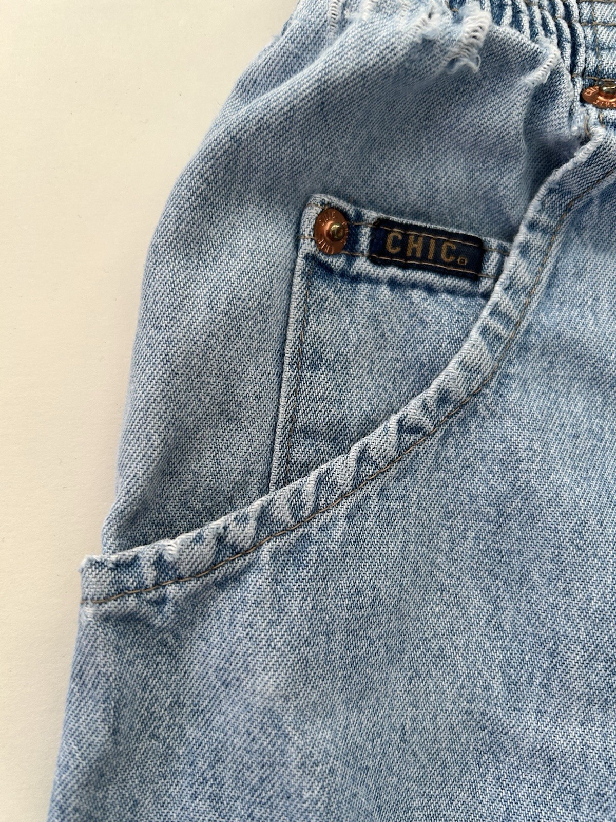 Vintage 90s Chic Distressed High Rise Mom Jeans Denim Womens 8 Light Wash Pants