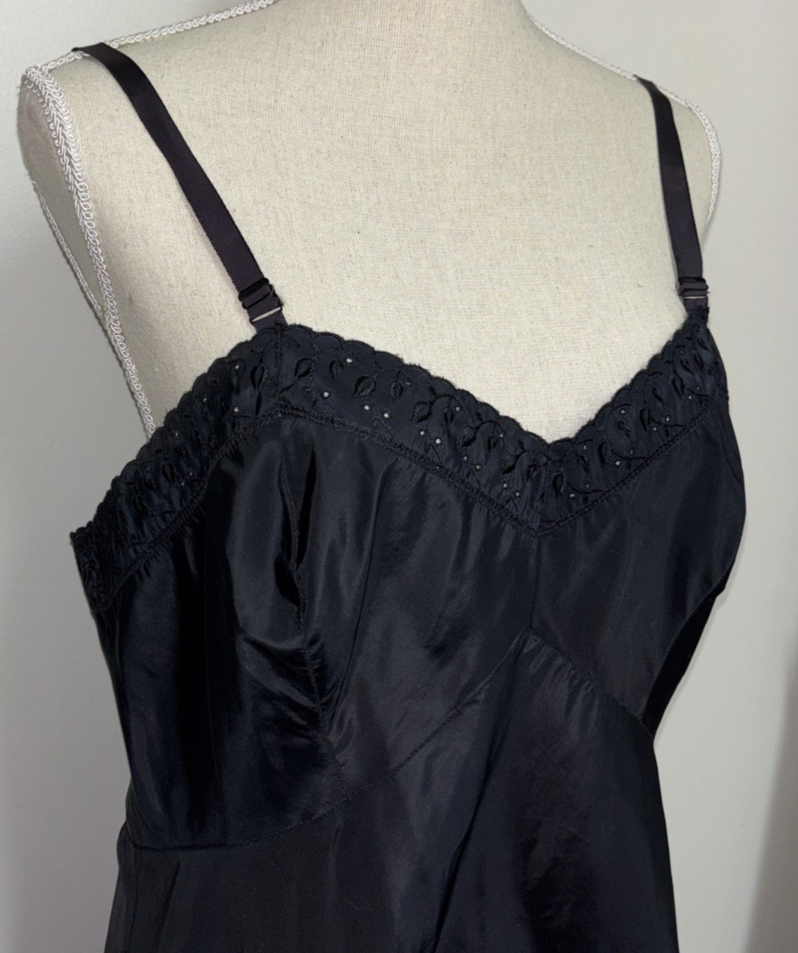 Vtg EXCELLE Barbizon Full Slip Black Taffeta Embroidered Trim w/ Zipper 38S