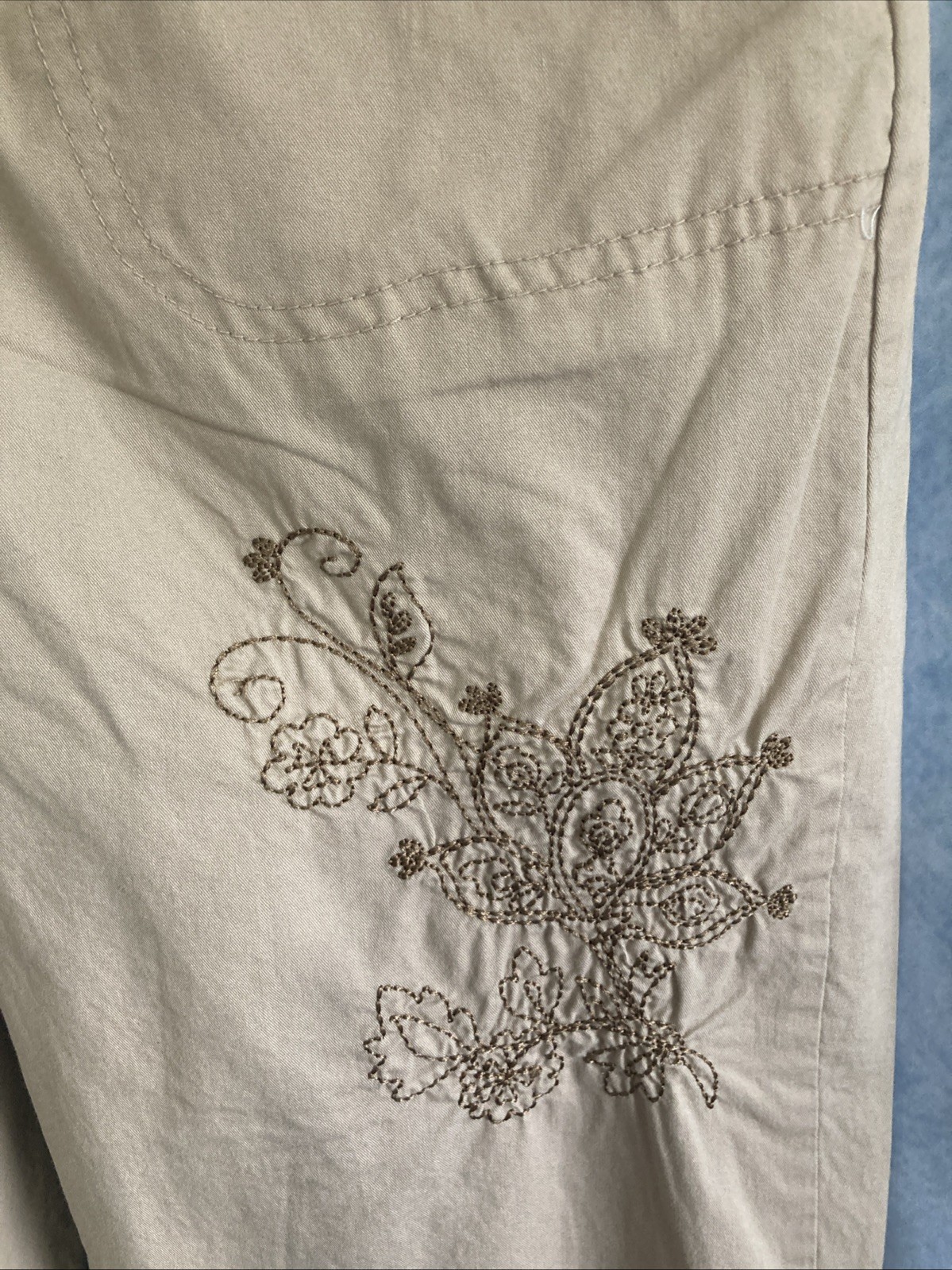Vintage 90s Y2K Basic Editions Embroidered Khaki Capris Womens Small 100% Cotton