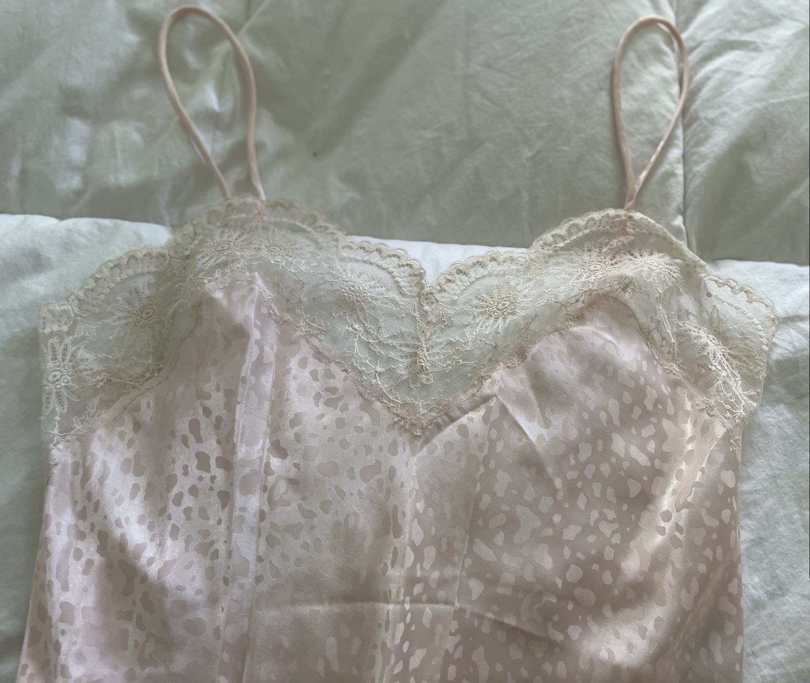 VTG &rsquo;80s Georgette Trabolsi – Medium- Chemise Nightgown -Blush Pink Cream Lace