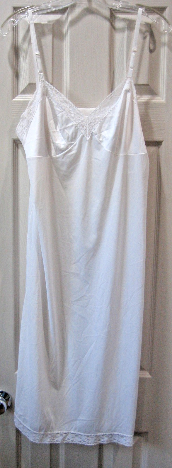 Vanity Fair White Nylon Full-Length Slip Style 10-103 Size 38 28&Prime;/44 Lace Trim