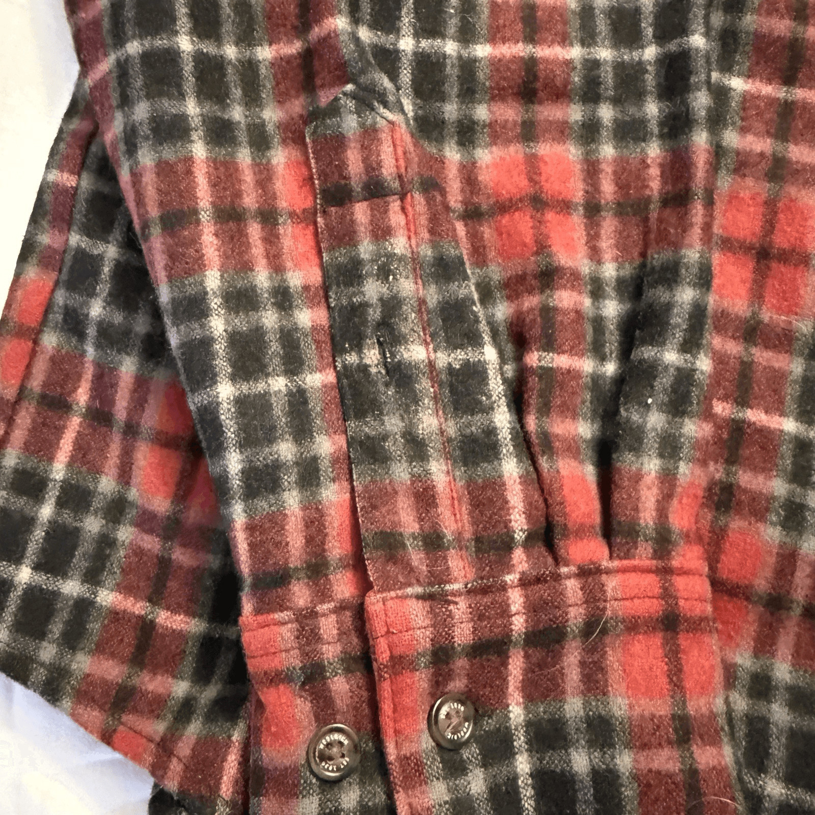 Woolrich Wool Flannel Button Down Shirt Men’s XL Red Plaid
