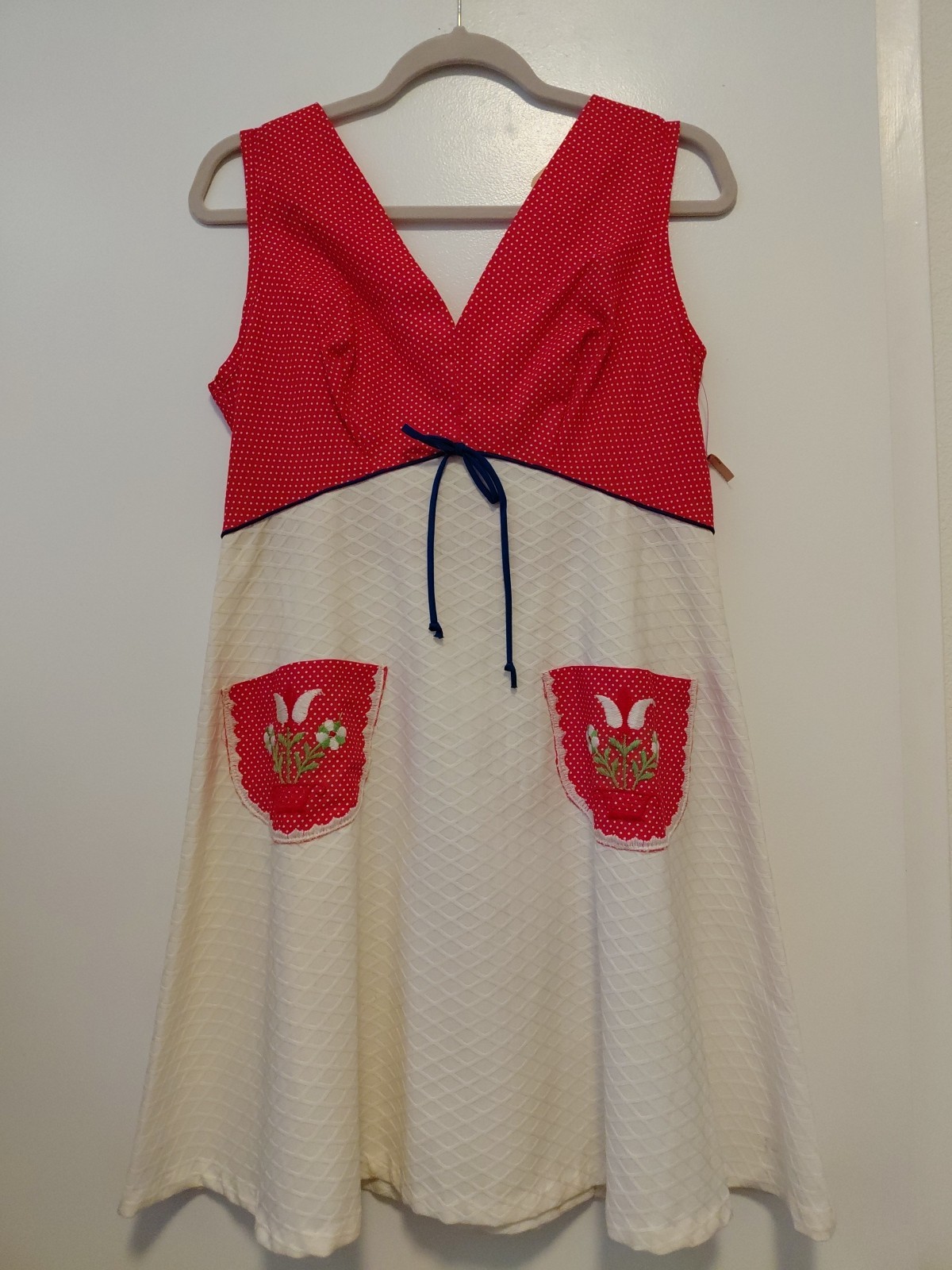 60&rsquo;s Vintage Polka Dot Honeycomb Mini Dress Embroidered Pockets White & Red Med