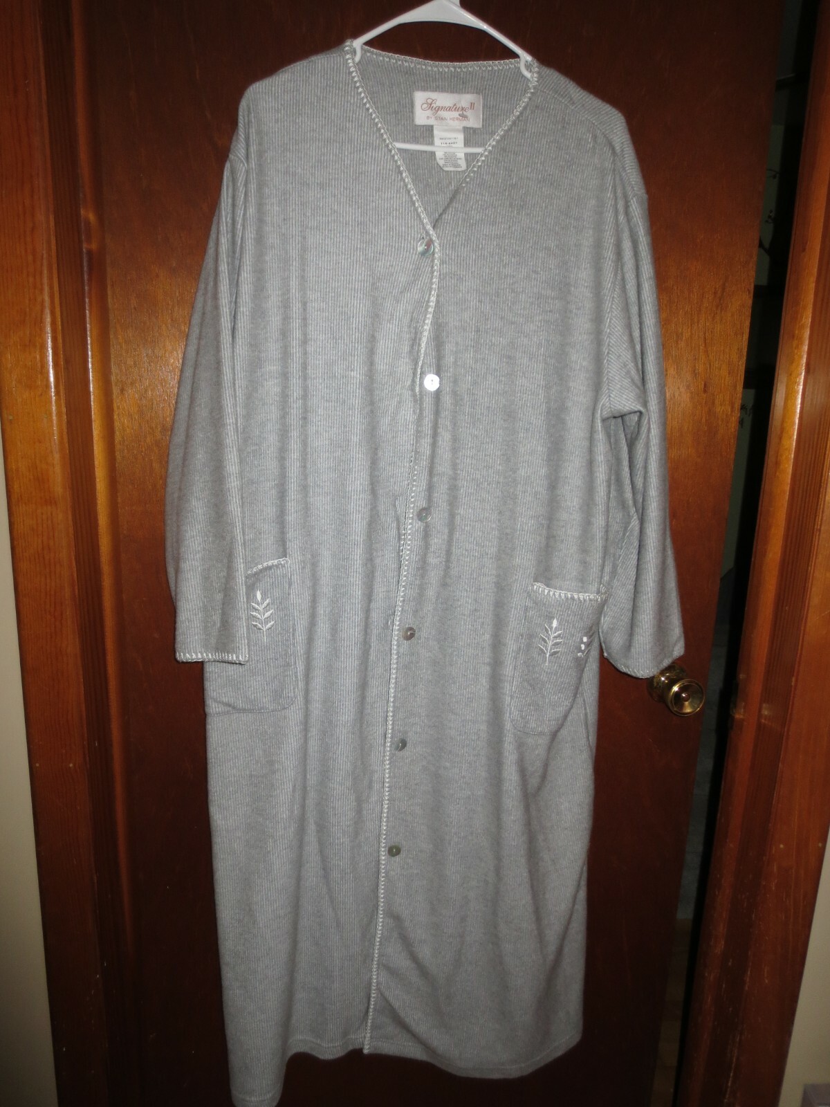 Women&rsquo;s Signature 11 By Stan Herman Gray Button Long Robe Size L NWOT