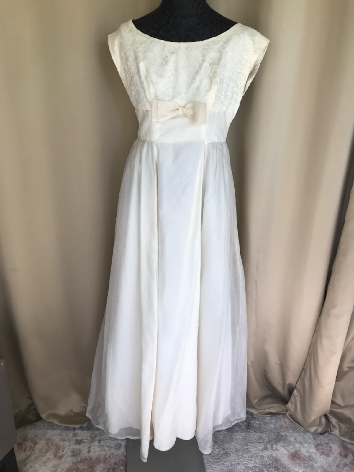Vintage 60&rsquo;s ivory ball gown made of lace, chiffon and double layers of lining