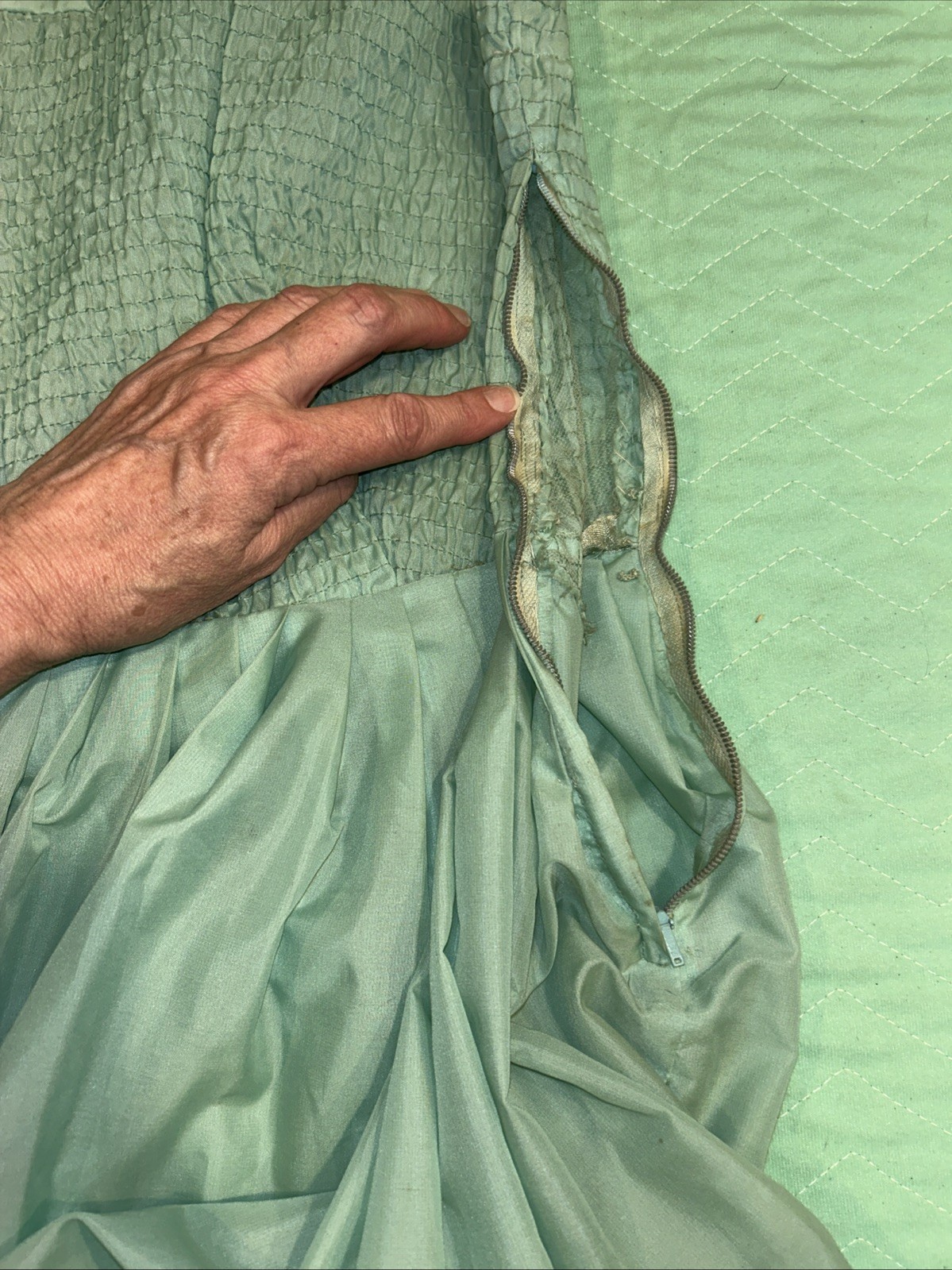 Vtg Women&rsquo;s 50s Sleeveless Seafoam Green Belted Party Dress Chiffon Pleats Sz 12